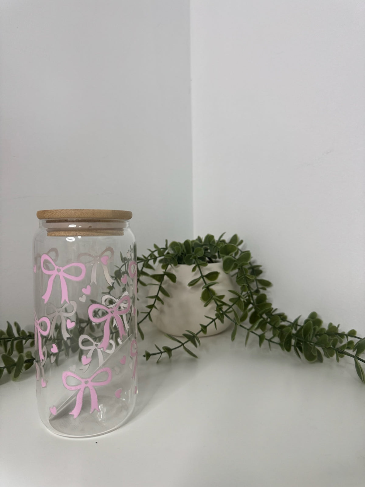 Bows beer can glass