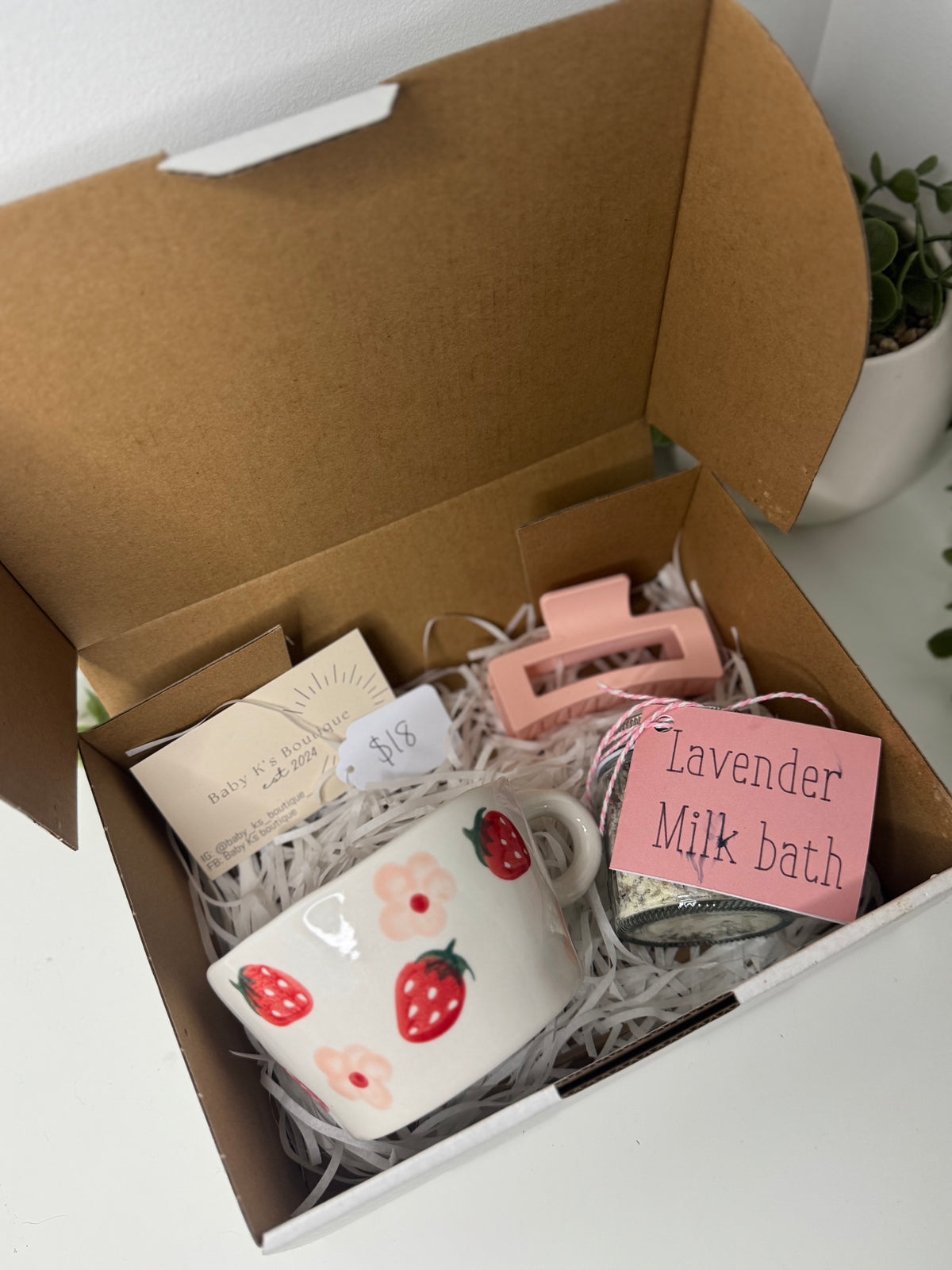Strawberry mug gift box