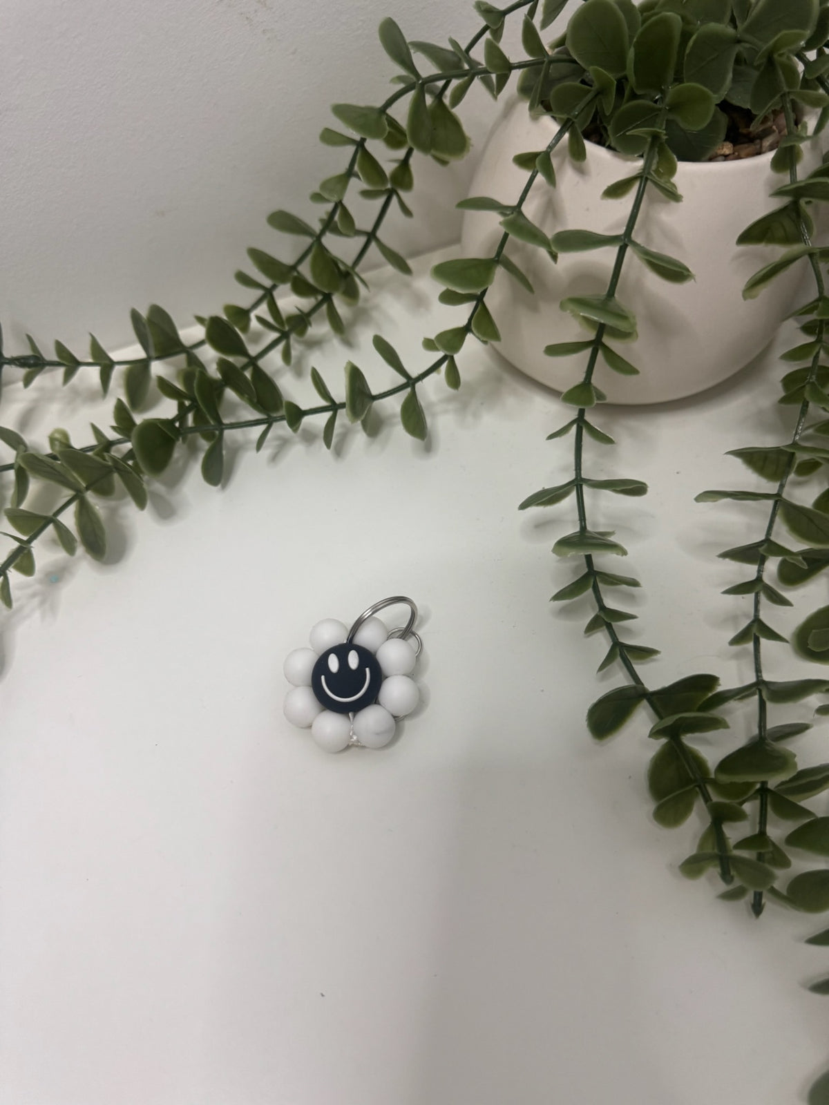 Smiley flower keychain