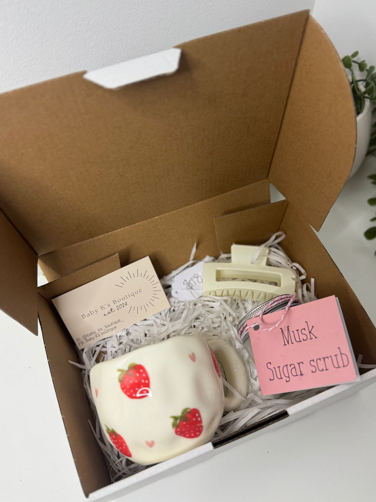 Pink heart mug gift box
