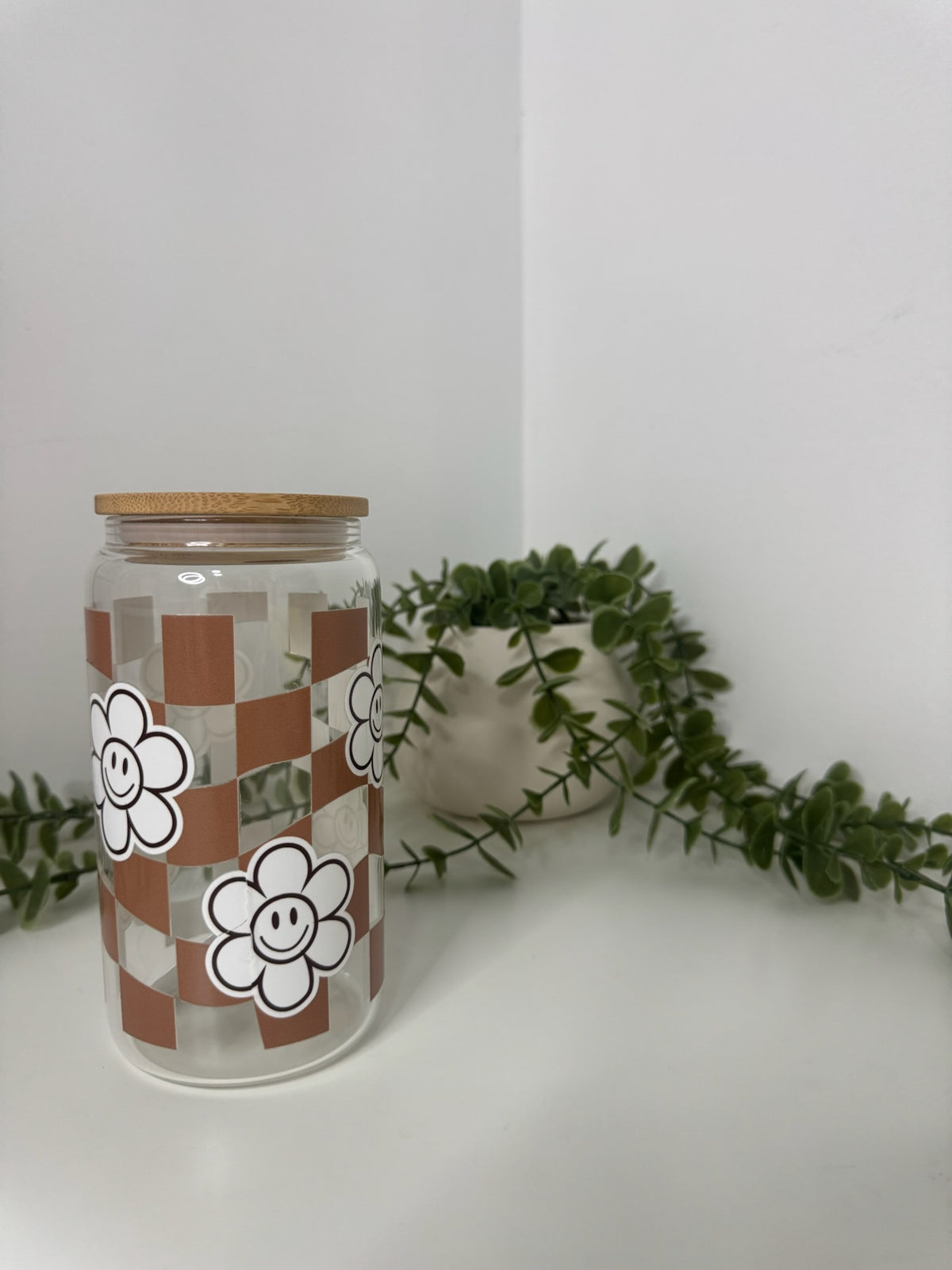 Smiling flowers beer can glass