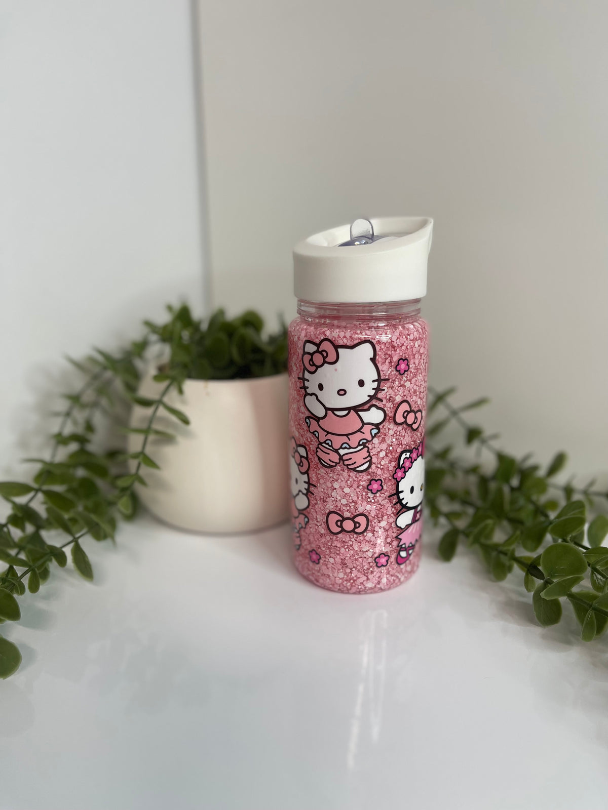Hello kitty kids snow globe water bottle