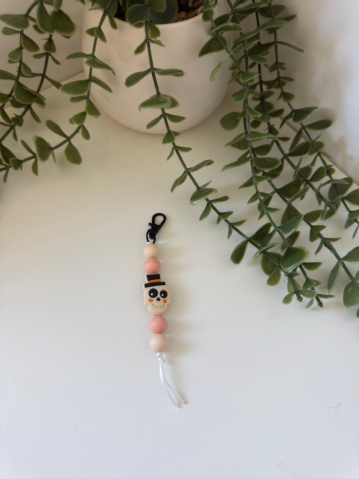 Skull string keychain