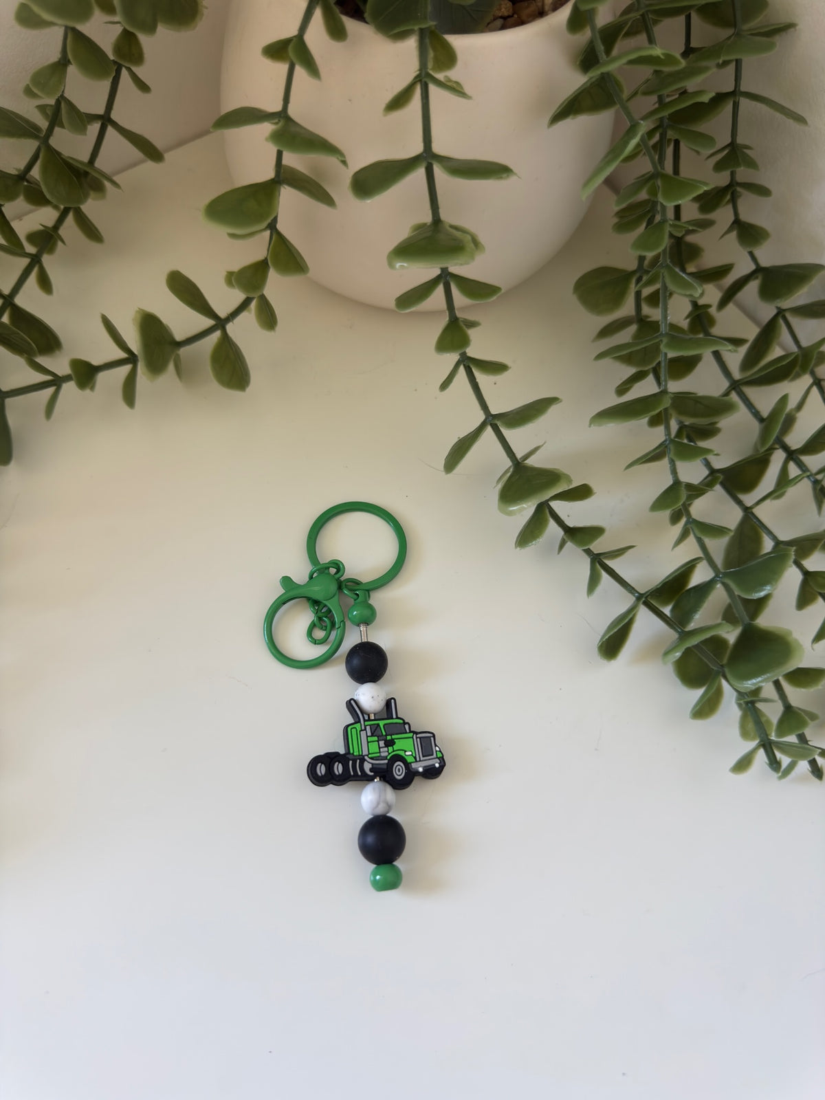 Green truck metal keychain