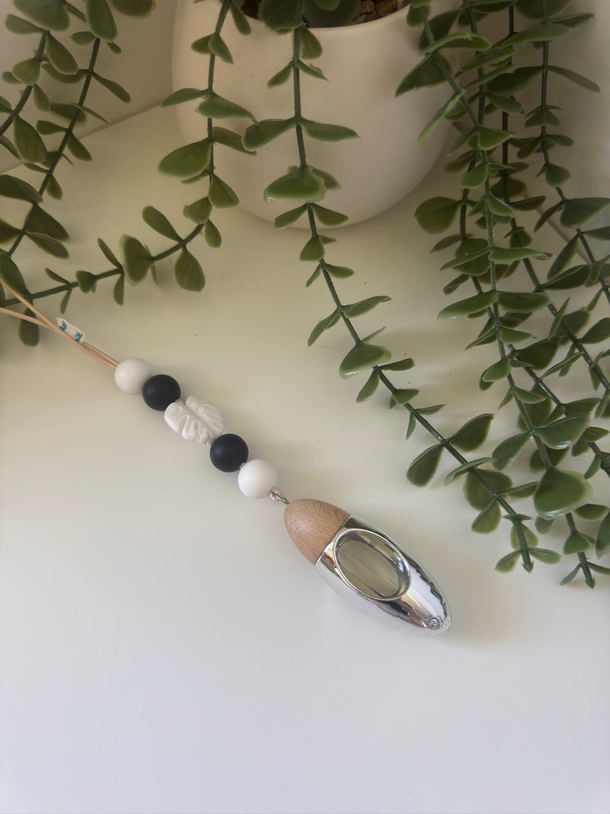 White leaf car diffuser